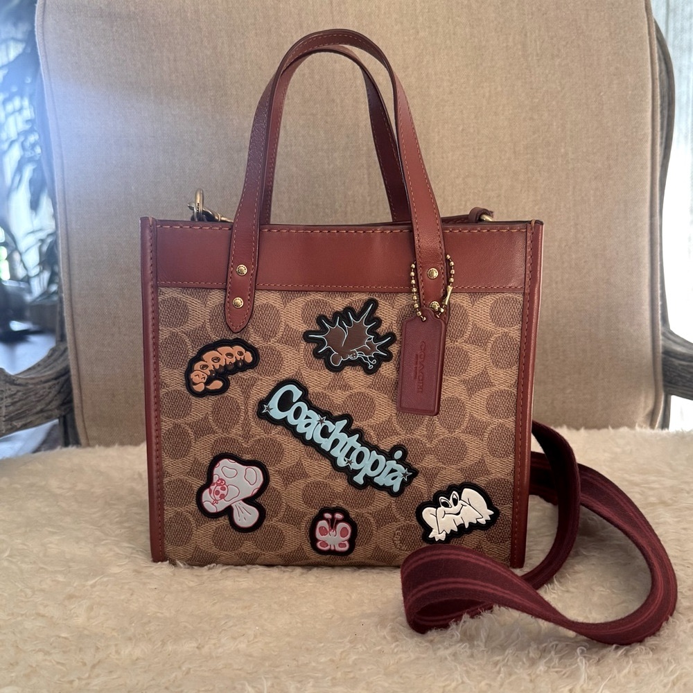 (SOLD) Coach Field Tote 22 in Signature Canvas with Horse and Carriage Print.